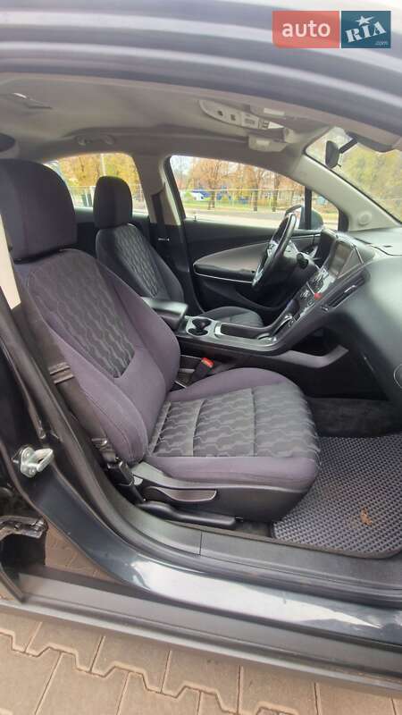 Хэтчбек Chevrolet Volt 2014 в Кривом Роге