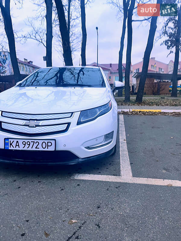 Хэтчбек Chevrolet Volt 2014 в Киеве