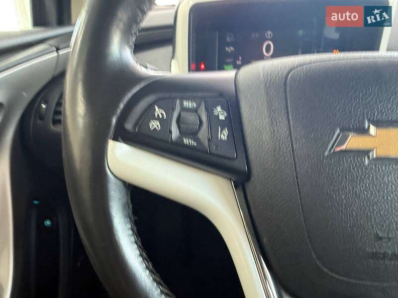 Хэтчбек Chevrolet Volt 2012 в Киеве