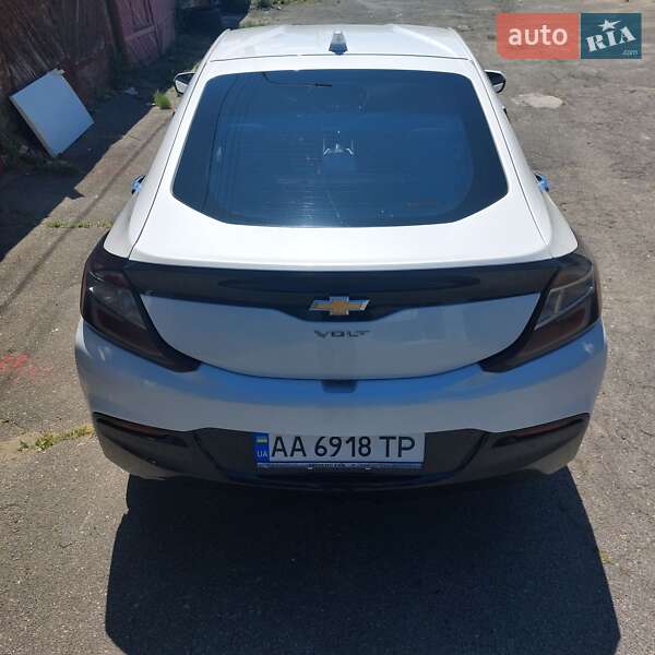 Хэтчбек Chevrolet Volt 2015 в Киеве