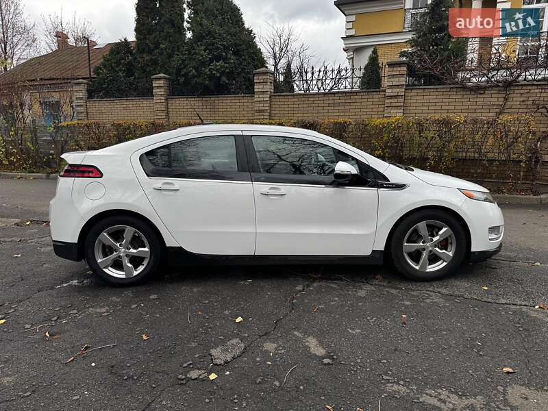Хэтчбек Chevrolet Volt 2012 в Киеве