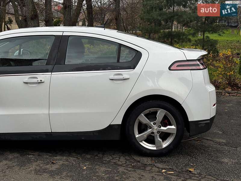 Хэтчбек Chevrolet Volt 2012 в Киеве