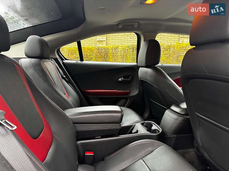 Хэтчбек Chevrolet Volt 2012 в Киеве
