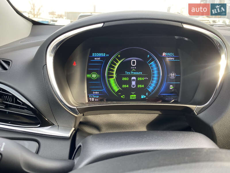 Хэтчбек Chevrolet Volt 2017 в Киеве