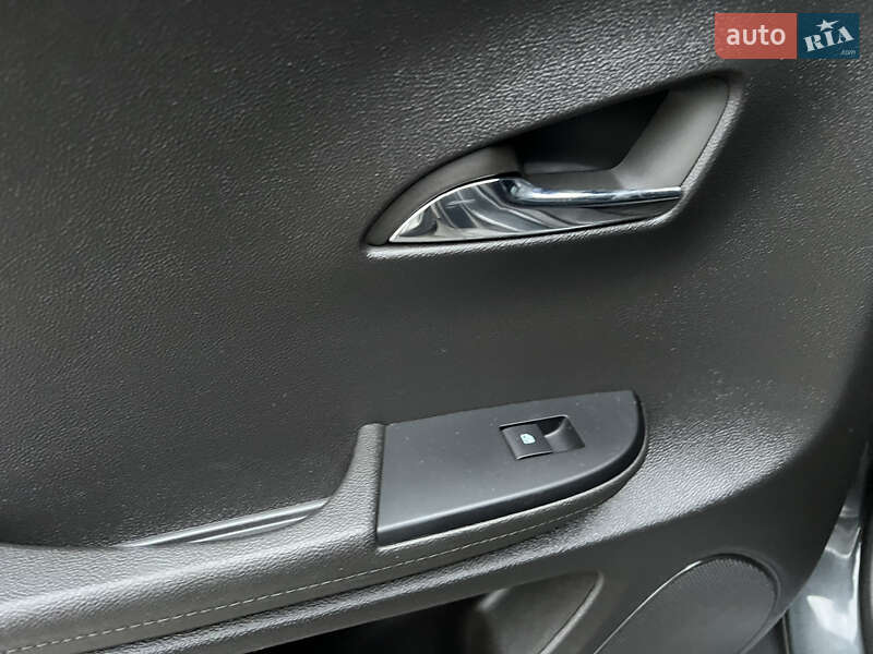 Хэтчбек Chevrolet Volt 2015 в Киеве