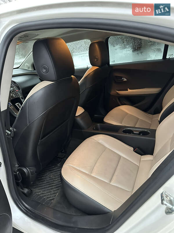 Хэтчбек Chevrolet Volt 2012 в Полтаве