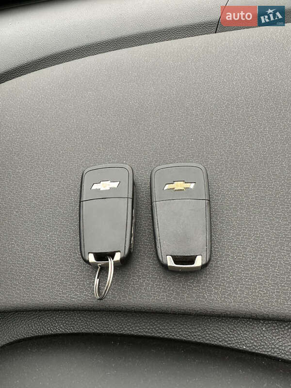 Хэтчбек Chevrolet Volt 2012 в Полтаве