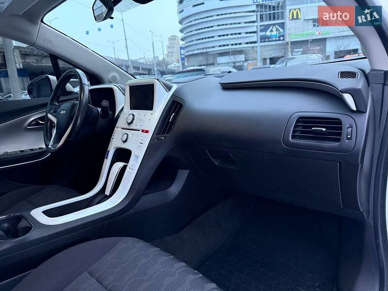 Хэтчбек Chevrolet Volt 2012 в Днепре