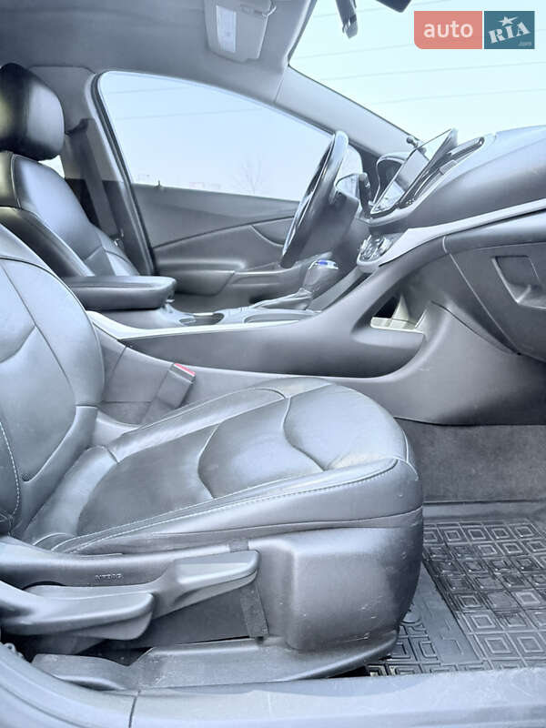 Хэтчбек Chevrolet Volt 2018 в Киеве