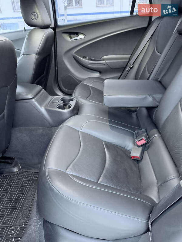 Хэтчбек Chevrolet Volt 2018 в Киеве