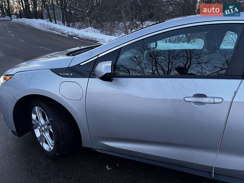 Хетчбек Chevrolet Volt 2016 в Києві