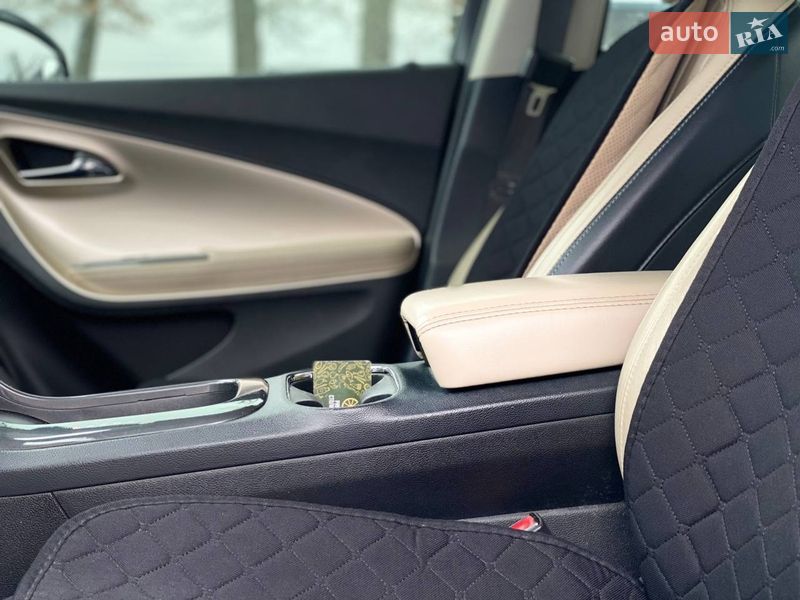 Хэтчбек Chevrolet Volt 2012 в Киеве
