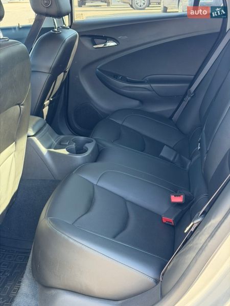 Хэтчбек Chevrolet Volt 2015 в Киеве