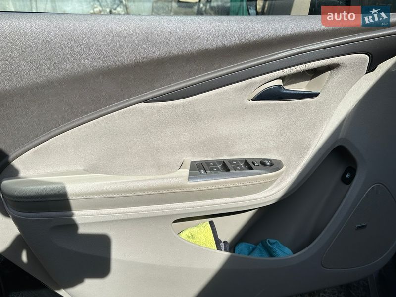Хэтчбек Chevrolet Volt 2013 в Черкассах фото 8 Хэтчбек Chevrolet Volt 2013 в Черкассах