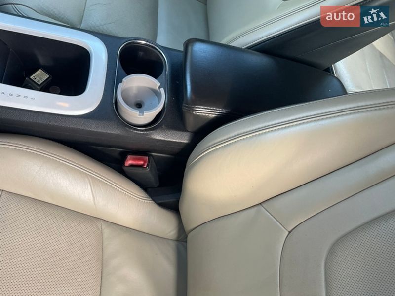 Хэтчбек Chevrolet Volt 2012 в Ирпене