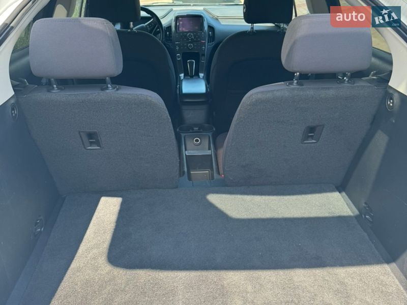 Хэтчбек Chevrolet Volt 2014 в Косове