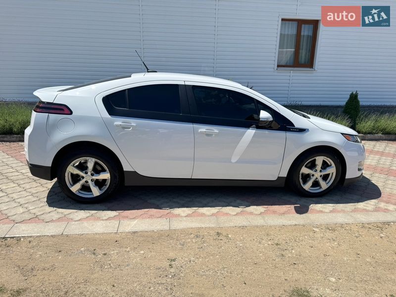 Хэтчбек Chevrolet Volt 2014 в Косове