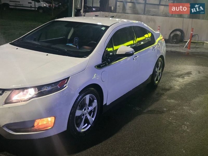 Хэтчбек Chevrolet Volt 2013 в Святопетровское