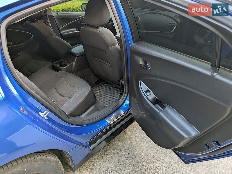 Хэтчбек Chevrolet Volt 2016 в Чернигове