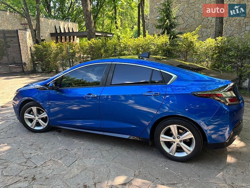 Хетчбек Chevrolet Volt 2016 в Києві