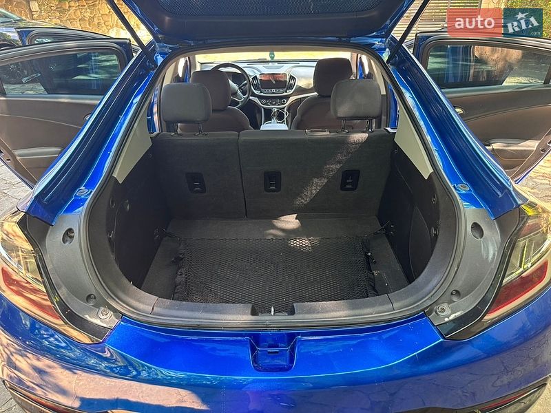 Хетчбек Chevrolet Volt 2016 в Києві