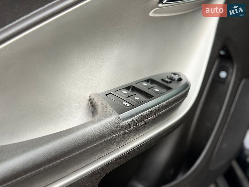 Хэтчбек Chevrolet Volt 2011 в Золочеве