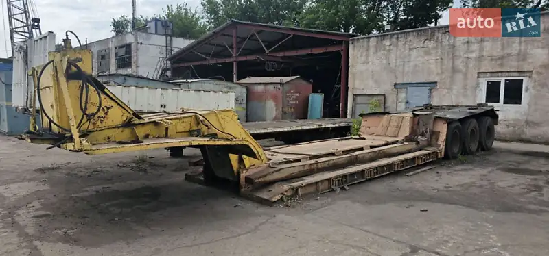 Низкорамная платформа ЧМЗАП У 4005 1988 в 