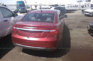 Седан Chrysler 200 2014 в Бучі