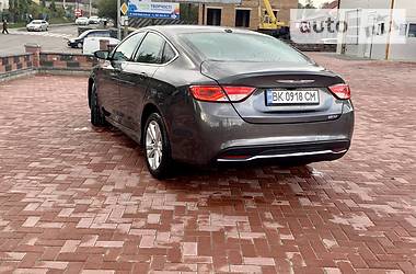 Седан Chrysler 200 2015 в Ровно