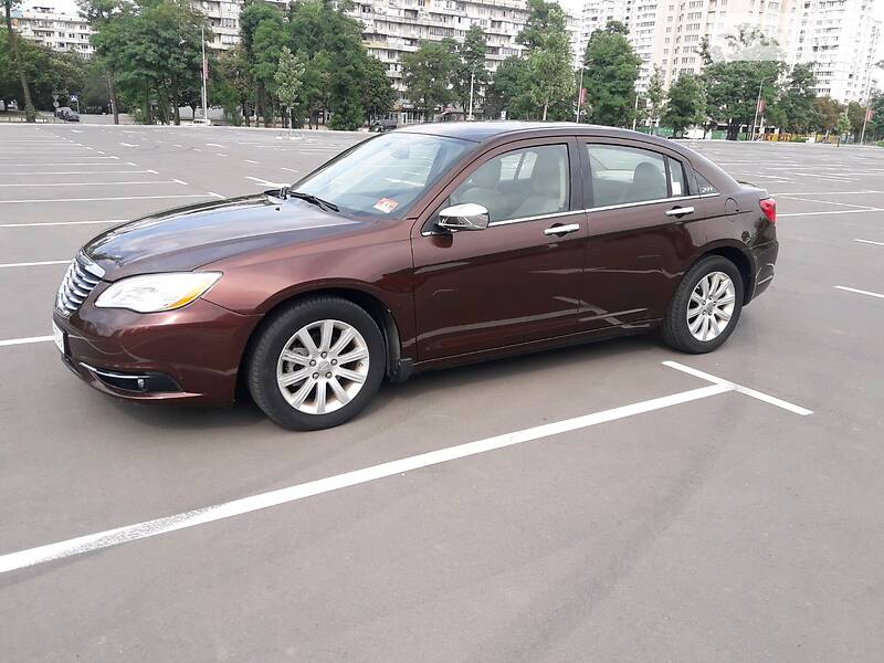 Седан Chrysler 200 2013 в Києві