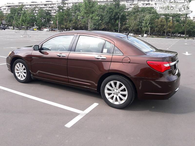 Седан Chrysler 200 2013 в Києві