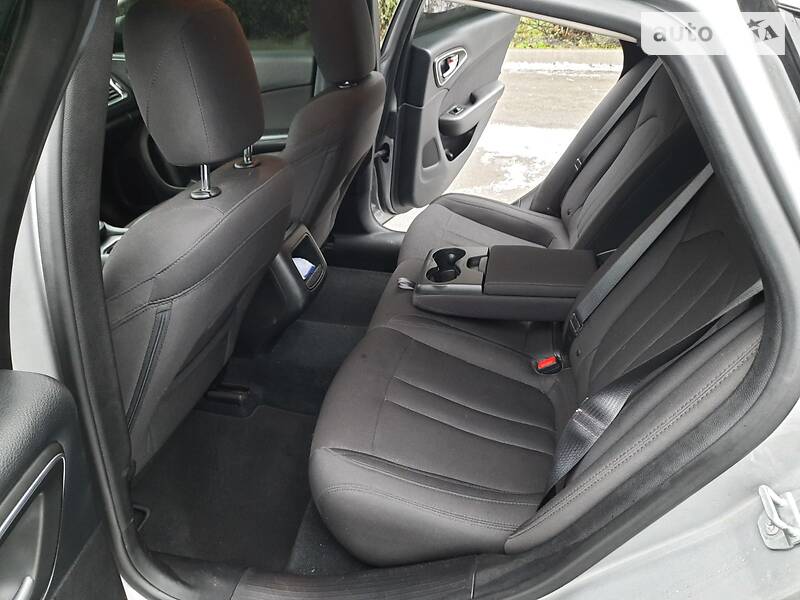 Седан Chrysler 200 2015 в Києві