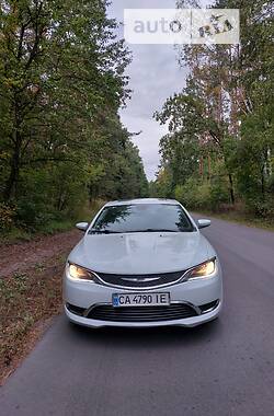 Седан Chrysler 200 2015 в Корсуне-Шевченковском