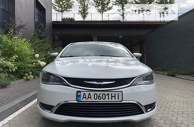 Хетчбек Chrysler 200 2015 в Києві