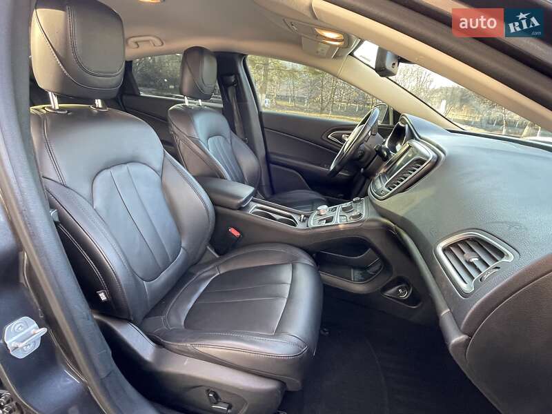 Седан Chrysler 200 2016 в Ковеле