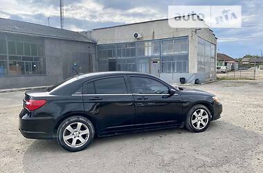 Седан Chrysler 200 2013 в Ивано-Франковске