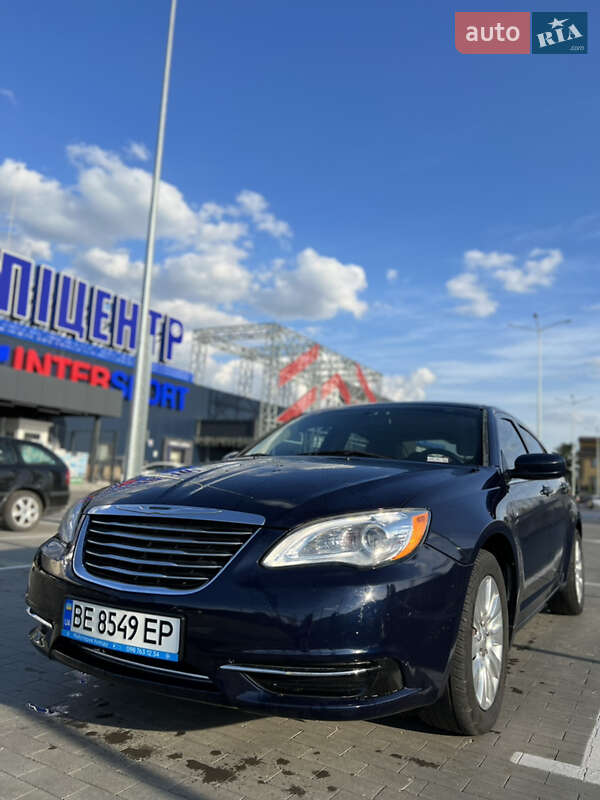 Седан Chrysler 200 2013 в Первомайске