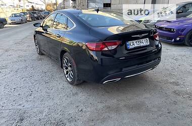 Седан Chrysler 200 2015 в 