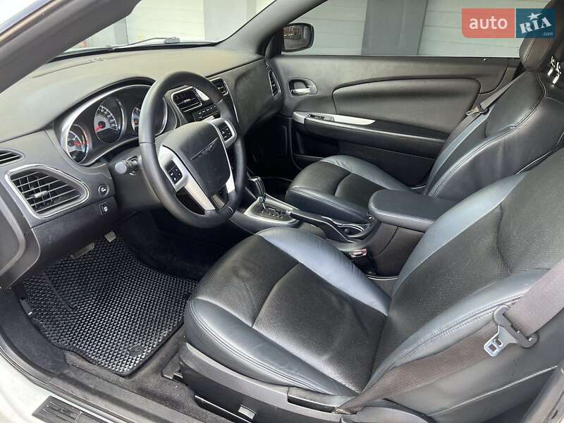 Кабріолет Chrysler 200 2011 в Києві