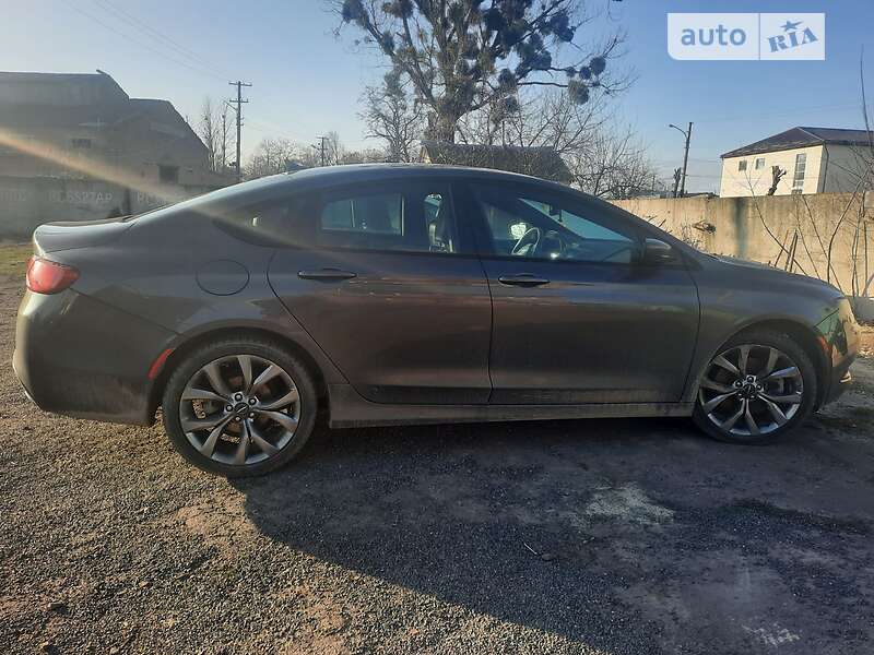 Седан Chrysler 200 2016 в Сокале