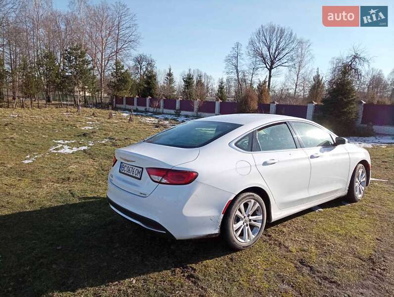 Седан Chrysler 200 2015 в Шептицькому