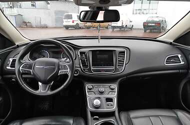 Седан Chrysler 200 2016 в Ровно