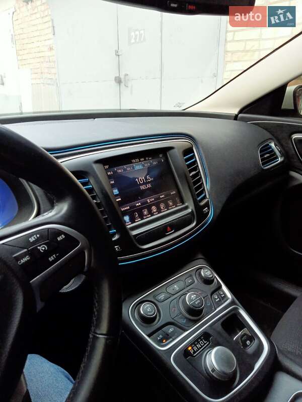 Седан Chrysler 200 2014 в Вишгороді