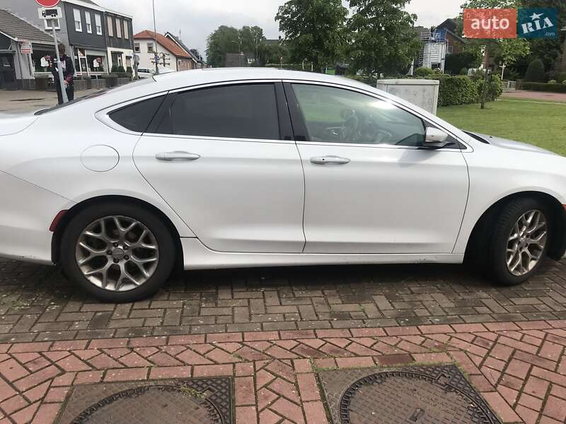 Седан Chrysler 200 2015 в Киеве