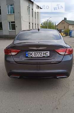 Седан Chrysler 200 2014 в Ровно