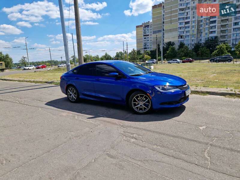 Седан Chrysler 200 2015 в Киеве