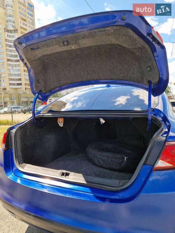 Седан Chrysler 200 2015 в Киеве