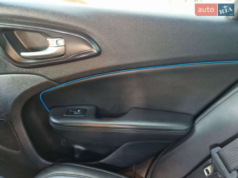 Седан Chrysler 200 2015 в Киеве