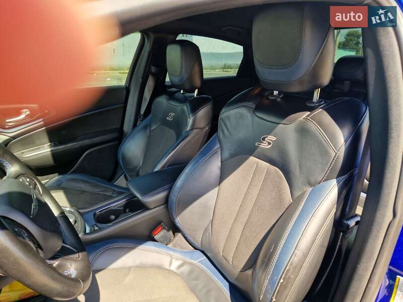 Седан Chrysler 200 2015 в Киеве