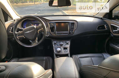 Седан Chrysler 200 2015 в 